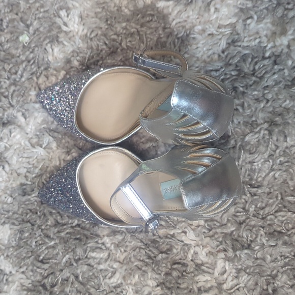 Betsey Johnson 7w wedding sparkle heel with strap silver blue bottom - Picture 8 of 11